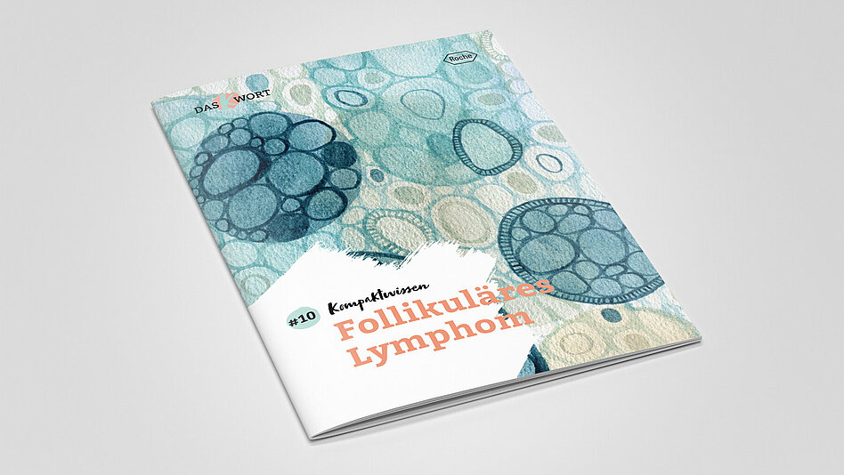 Titelblatt einer Broschüre mit dem Titel Kompaktwissen Follikuläres Lymphom, gestaltet mit blauen und grünen Zell-Illustrationen im Aquarellstil.